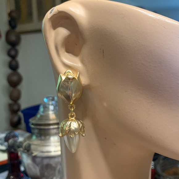 BOLD GOLD FLOWER AND PEARL DROP CLIP ON EARRINGS - Picture 4 of 13